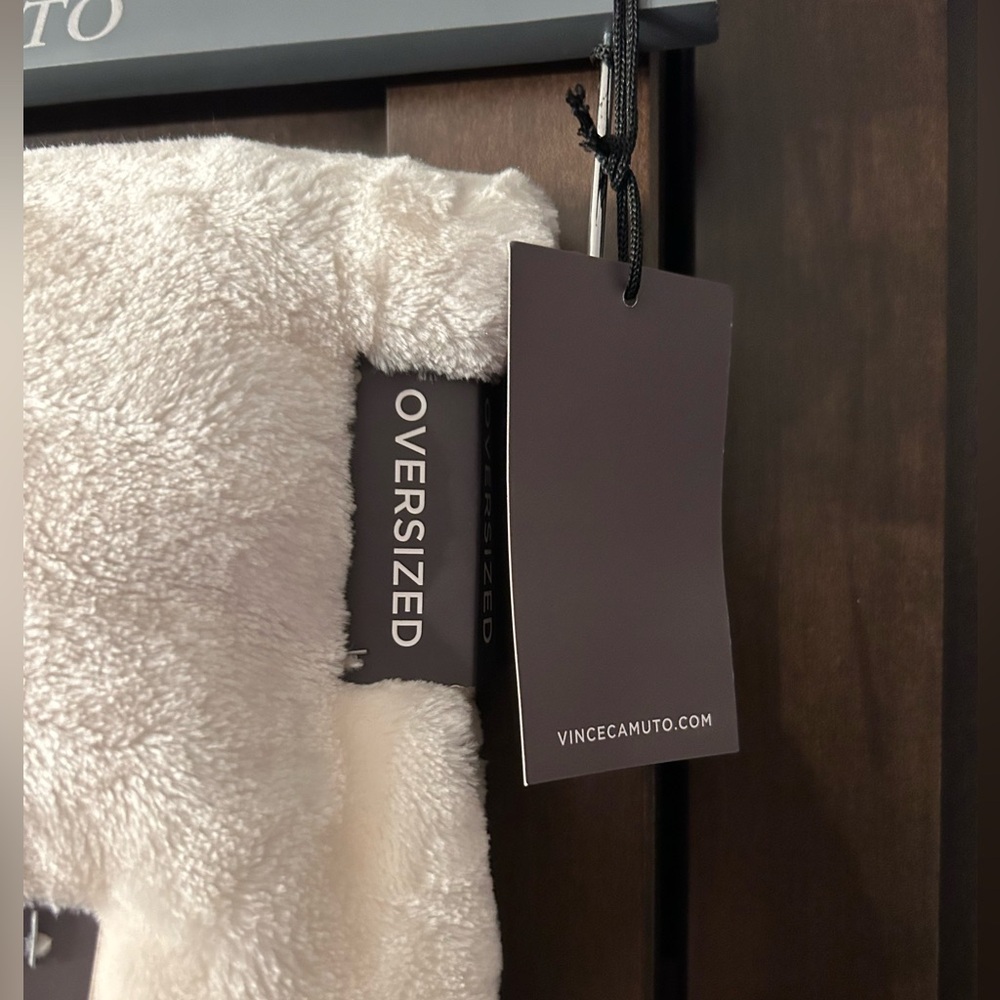 Vince Camuto Oversized Plush Throw Blanket - Picture 5 of 5